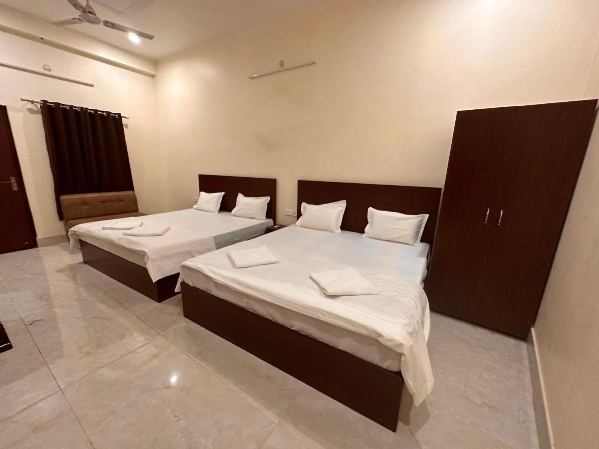 Raghuvar Inn Ayodhya Exterior photo