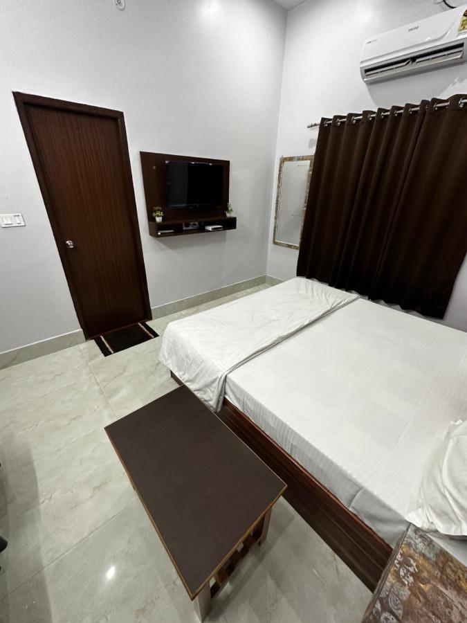 Raghuvar Inn Ayodhya Exterior photo
